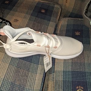 Woman's Adidas Cloudfoam Pure 2.0 Shoes